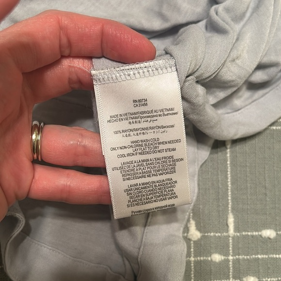 BCBGeneration pearl blue tank top with long back size S - Picture 8 of 9